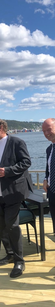 A new, Norwegian company will serve Europe with the next generation sustainable batteries. To the left: Steffen Syvertsen (CEO Agder Energi), Bjørn Rune Gjelsten (investor), Frederic Hauge (Bellona), Ole Erik Almlid (CEO NHO) og Terje Andersen (CEO in the new established company  Morrow Batteries)